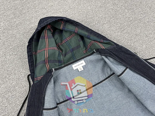 זקט גינס Calvin Klein עם קפוצון מרופד 23