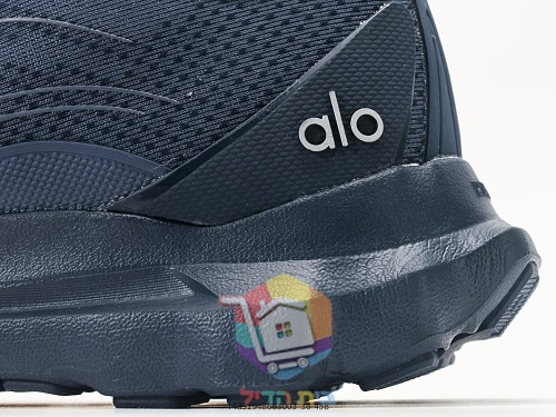 נעלי ספורט alo עם סוליה מחורצת 10