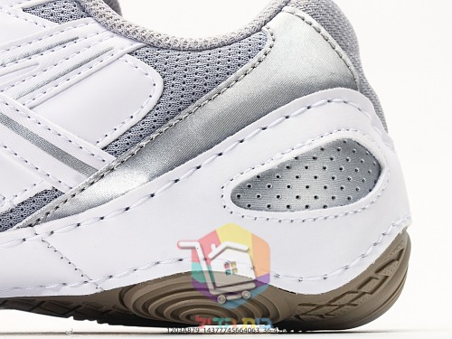 נעלי ASICS רטרו לבנות עם סוליית גומי 2