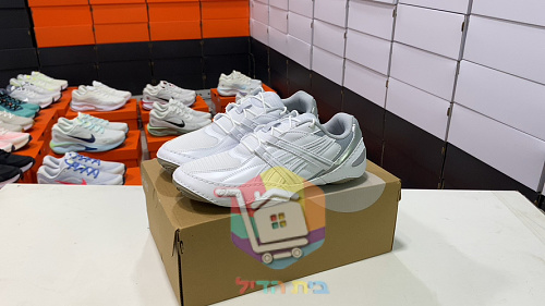 נעלי ASICS רטרו לבנות עם סוליית גומי 9