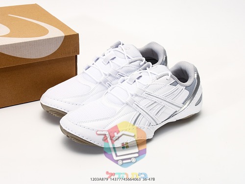נעלי ASICS רטרו לבנות עם סוליית גומי 10