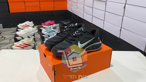 נעלי ריצה Nike בטורקיז עם סוליית פוד 40