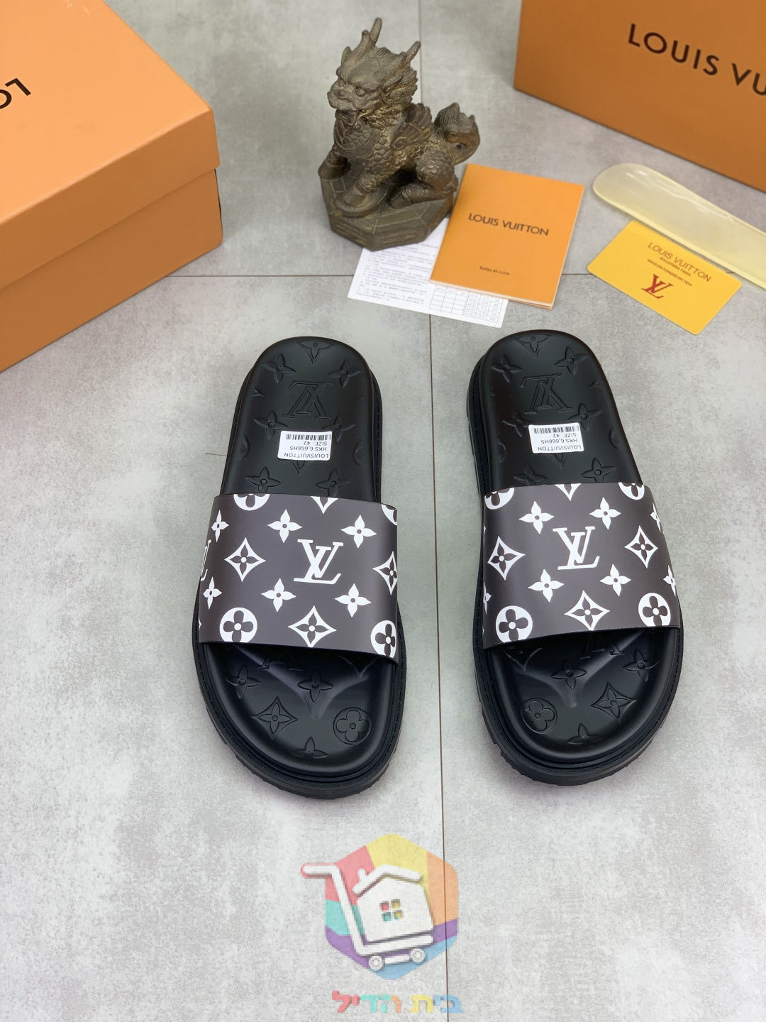 כפכפי Louis Vuitton במונוגרם