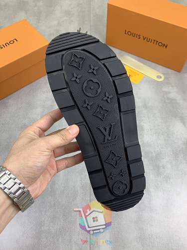 כפכפי Louis Vuitton במונוגרם 1