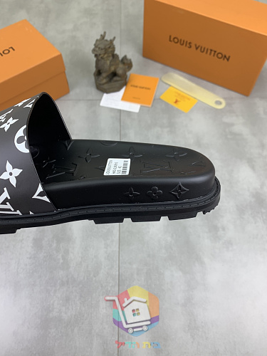 כפכפי Louis Vuitton במונוגרם 3