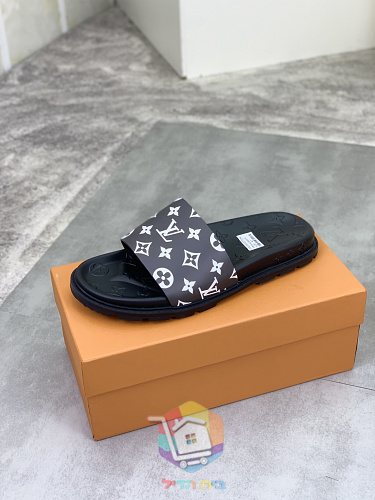 כפכפי Louis Vuitton במונוגרם 6