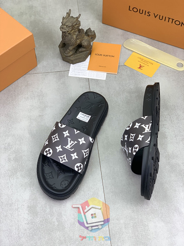 כפכפי Louis Vuitton במונוגרם 7
