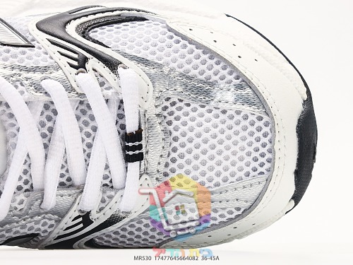 נעלי ריצה New Balance 530 עם לוגו N מתכתי 2