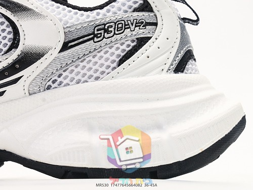 נעלי ריצה New Balance 530 עם לוגו N מתכתי 3