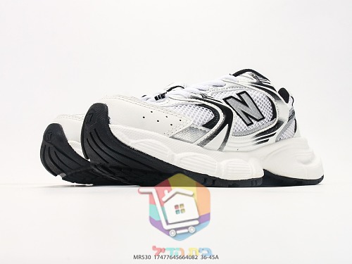 נעלי ריצה New Balance 530 עם לוגו N מתכתי 5