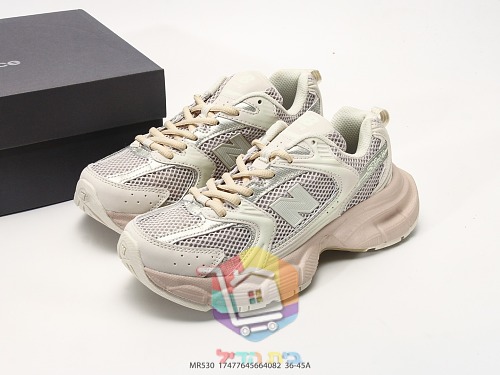נעלי ריצה New Balance 530 עם לוגו N מתכתי 19