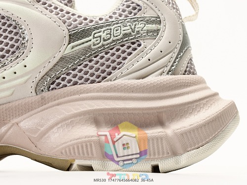 נעלי ריצה New Balance 530 עם לוגו N מתכתי 21