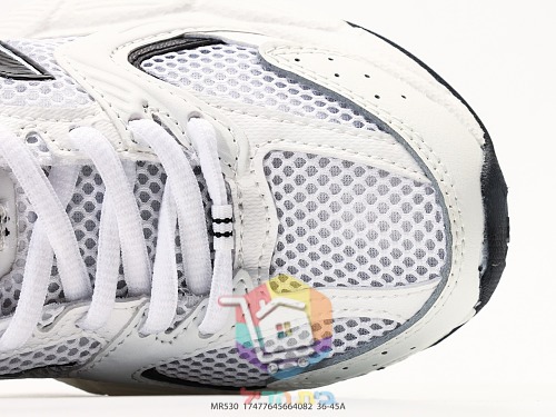 נעלי ריצה New Balance 530 עם לוגו N מתכתי 29