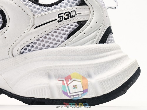 נעלי ריצה New Balance 530 עם לוגו N מתכתי 30
