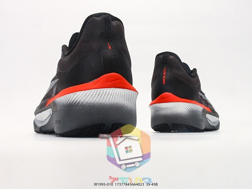 נעלי ריצה Nike שחורות עם סוליה אדומה 3