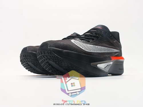נעלי ריצה Nike שחורות עם סוליה אדומה 4