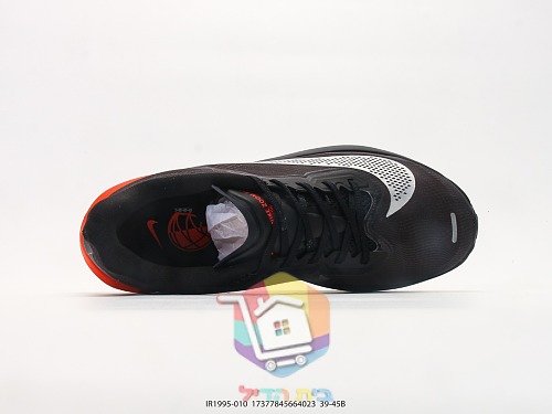 נעלי ריצה Nike שחורות עם סוליה אדומה 6