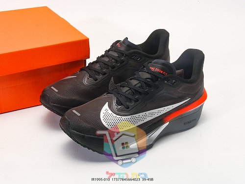 נעלי ריצה Nike שחורות עם סוליה אדומה 10