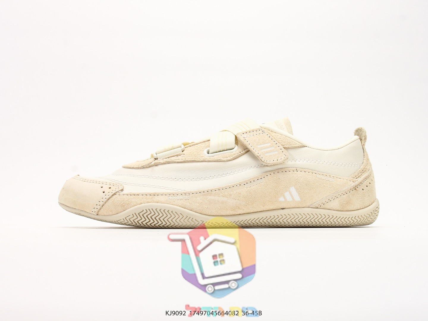 נעלי adidas ברצועת סקוץ' בגוון בז'