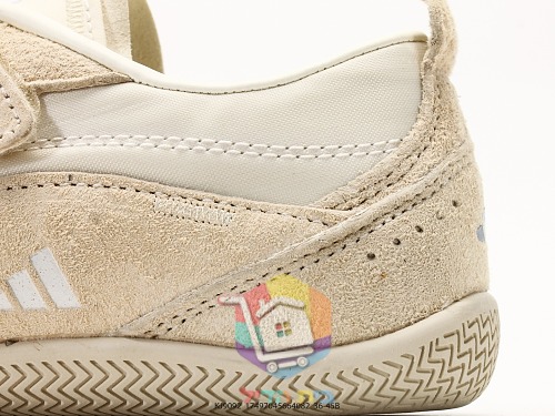 נעלי adidas ברצועת סקוץ' בגוון בז' 3