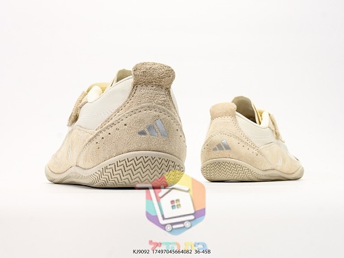 נעלי adidas ברצועת סקוץ' בגוון בז' 4
