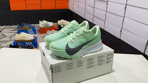 נעלי שטח Nike ירוק מנטה 9