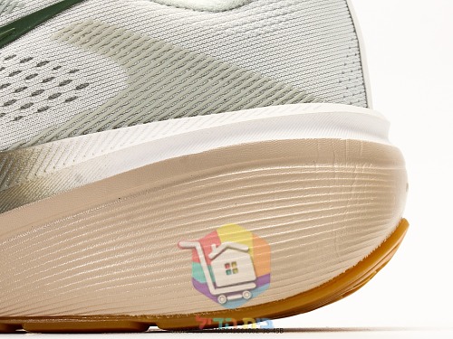 נעלי ריצה Nike ברשת בחמישה גוונים 18