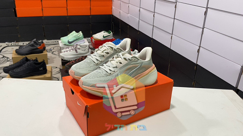 נעלי ריצה Nike ברשת בחמישה גוונים 33