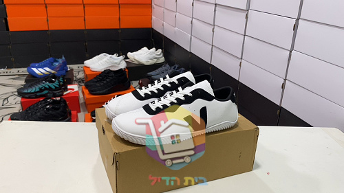 נעלי VEJA Volley עם סוליית גומי מחורצת 23