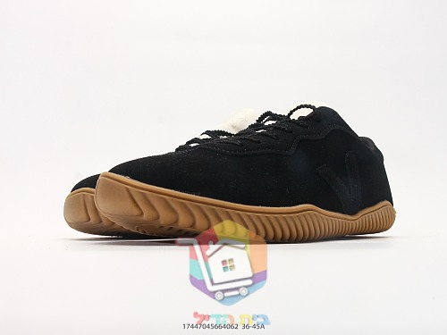 נעלי VEJA Volley עם סוליית גומי מחורצת 38
