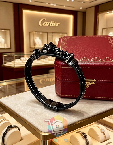 צמיד עור Cartier עם ראש פנתר וטבעות משובצות 9