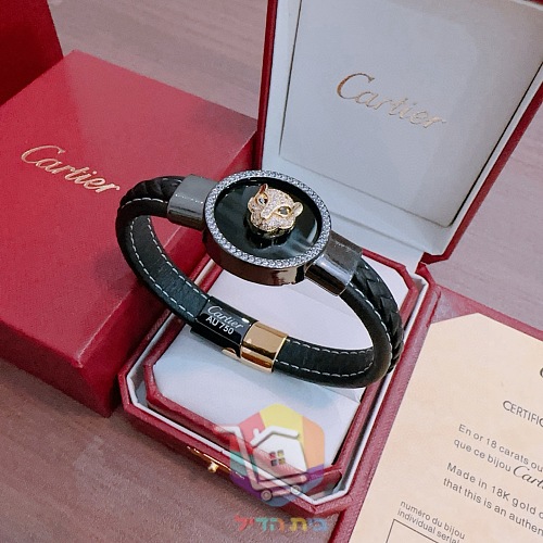 צמיד עור Cartier עם ראש פנתר על לוח שחור עגול 2