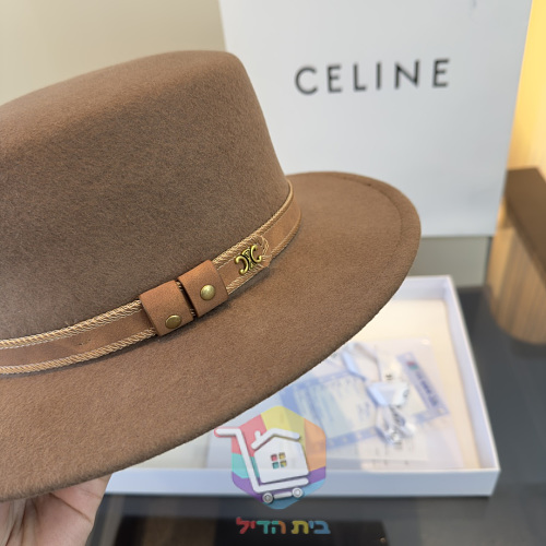 כובע Celine מלבד עם סרט עור 10
