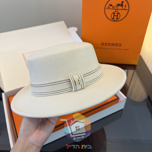 כובע Hermes מלבד עם שוליים רחבים 22
