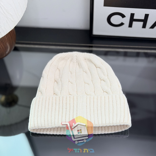 כובע גרב Chanel בסריגת צמות 41