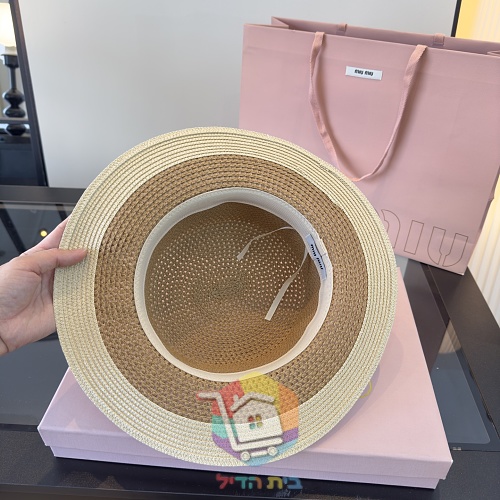 כובע קש Miu Miu עם רצועת עור 3