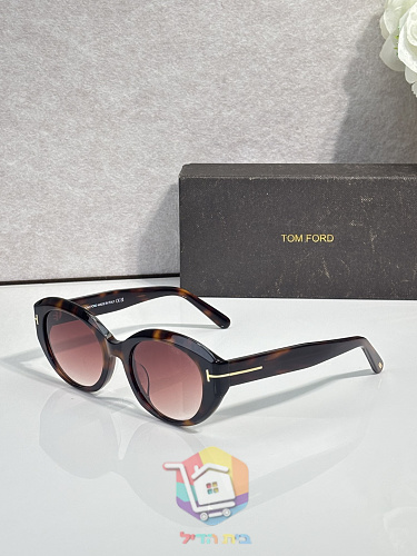 משקפי שמש Tom Ford אובליים בגוון צב 4