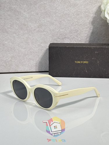 משקפי שמש Tom Ford אובליים בגוון צב 8